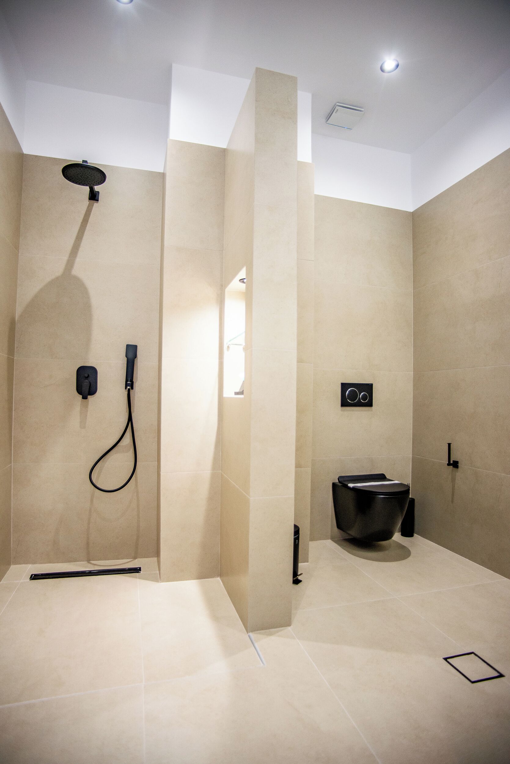 junior room | bathroom | shower, free toiletries, hair dryer, towels