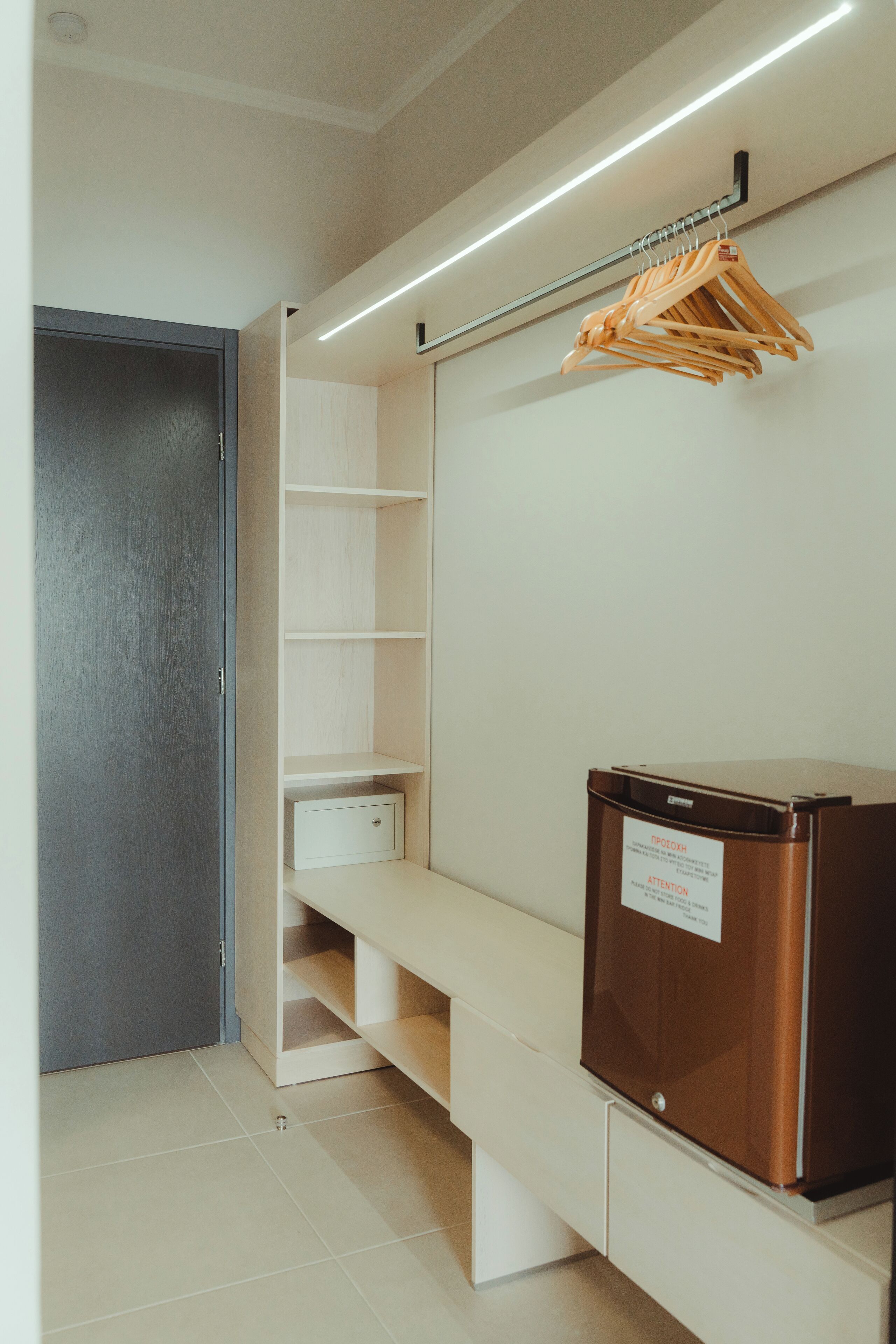 superior double room | wardrobe