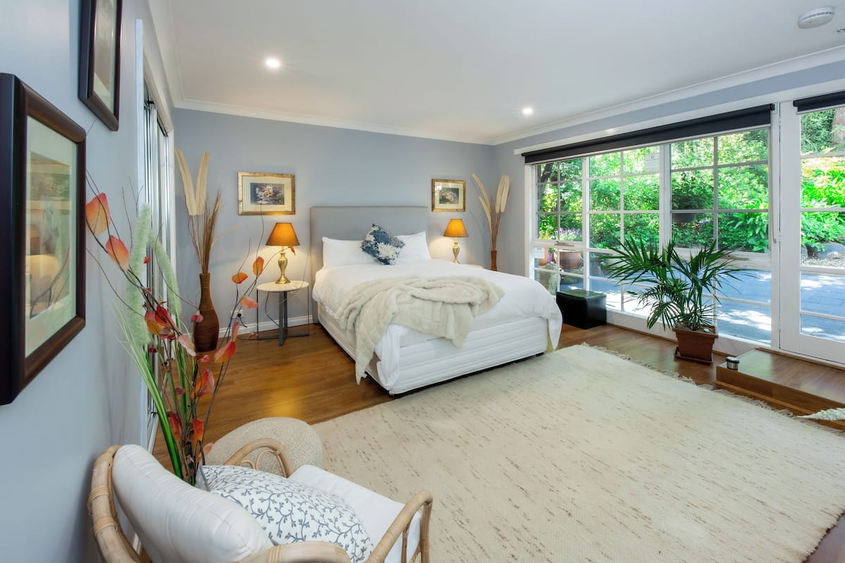 Romantic Cottage, 1 Bedroom, Fireplace | 1 bedroom, individually decorated, individually furnished, soundproofing