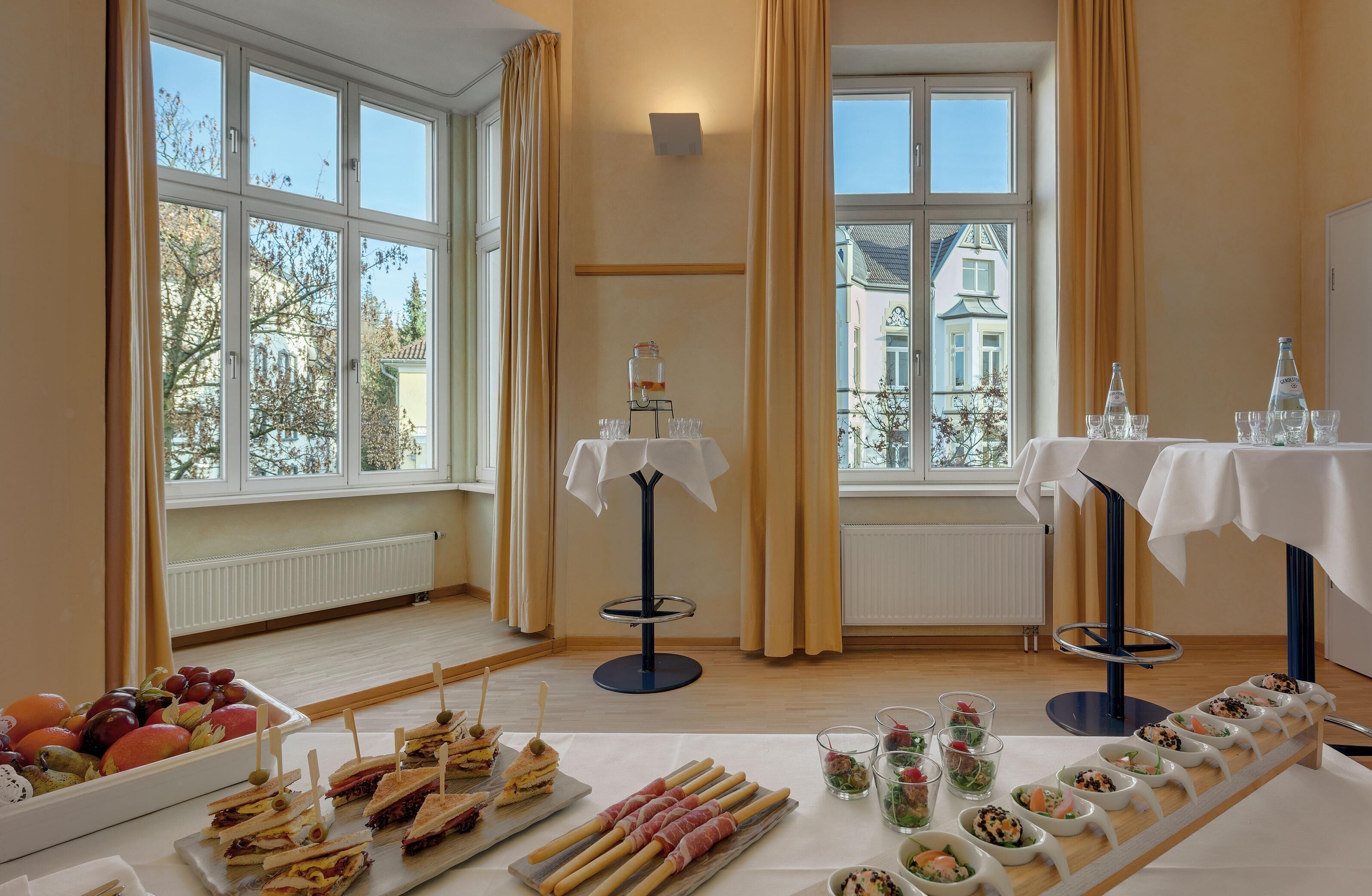 Hồ bơi ngoài trời