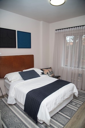 In-room safe, desk, iron/ironing board (on request), free WiFi - Illovo Hotel (Sandton)