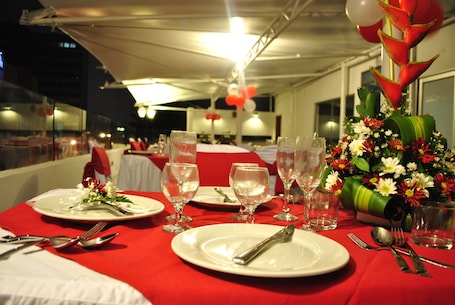 ํ
๋ผ์ค/ํํฐ์ค