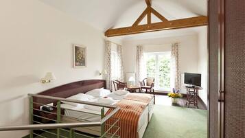 Junior-Suite, Annex | Zimmersafe, Schreibtisch, kostenloses WLAN