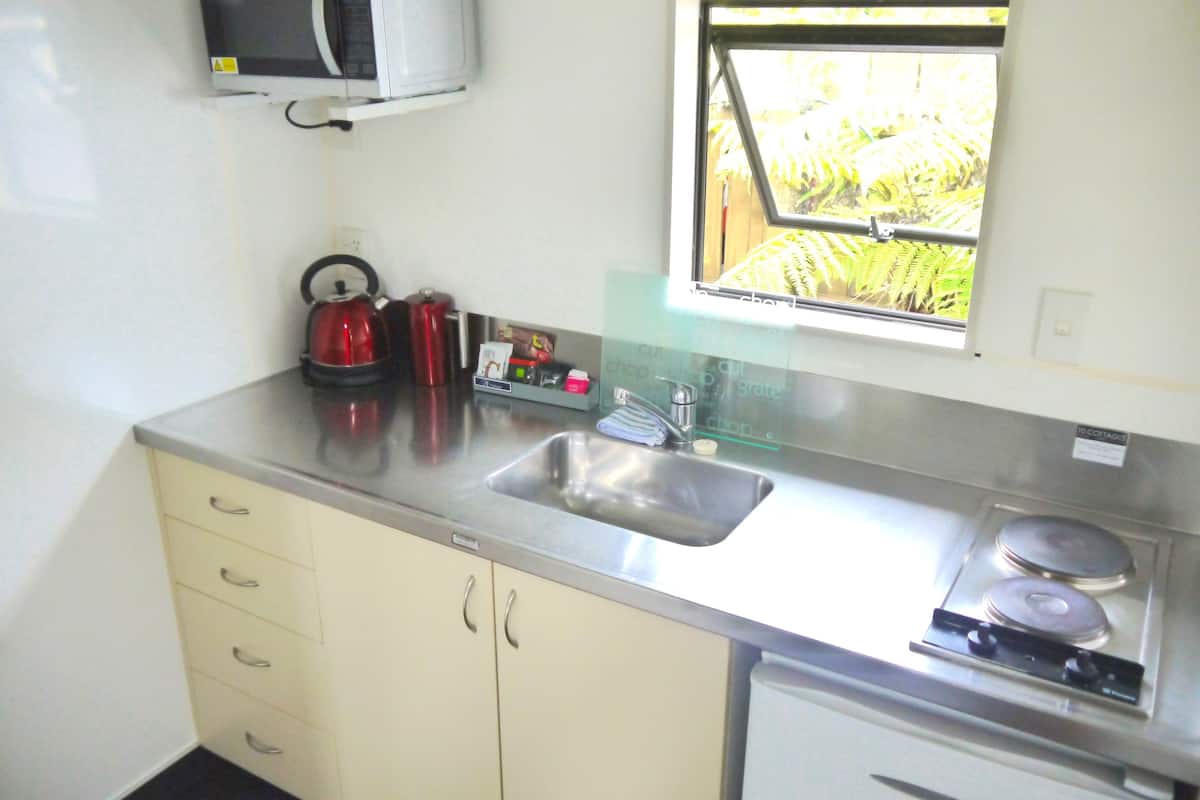 family cottage, 2 bedrooms | private kitchen | fridge, microwave, coffee/tea maker, electric kettle