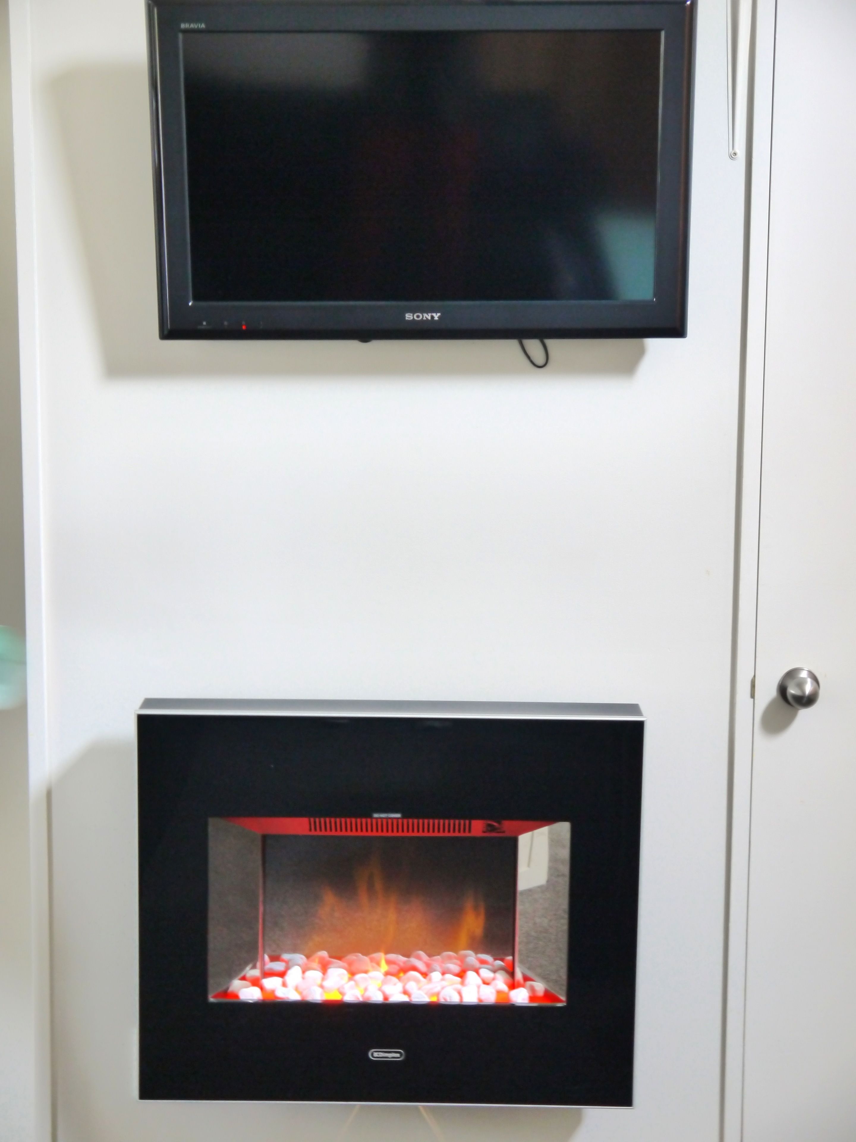 family cottage, 2 bedrooms | fireplace