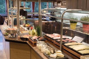 Free daily buffet breakfast