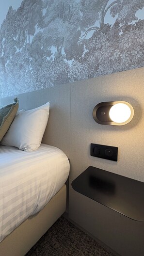 Desk, blackout curtains, soundproofing, rollaway beds - The Originals City, Le Patio, Cholet Nord (Beaupreau-en-Mauges)