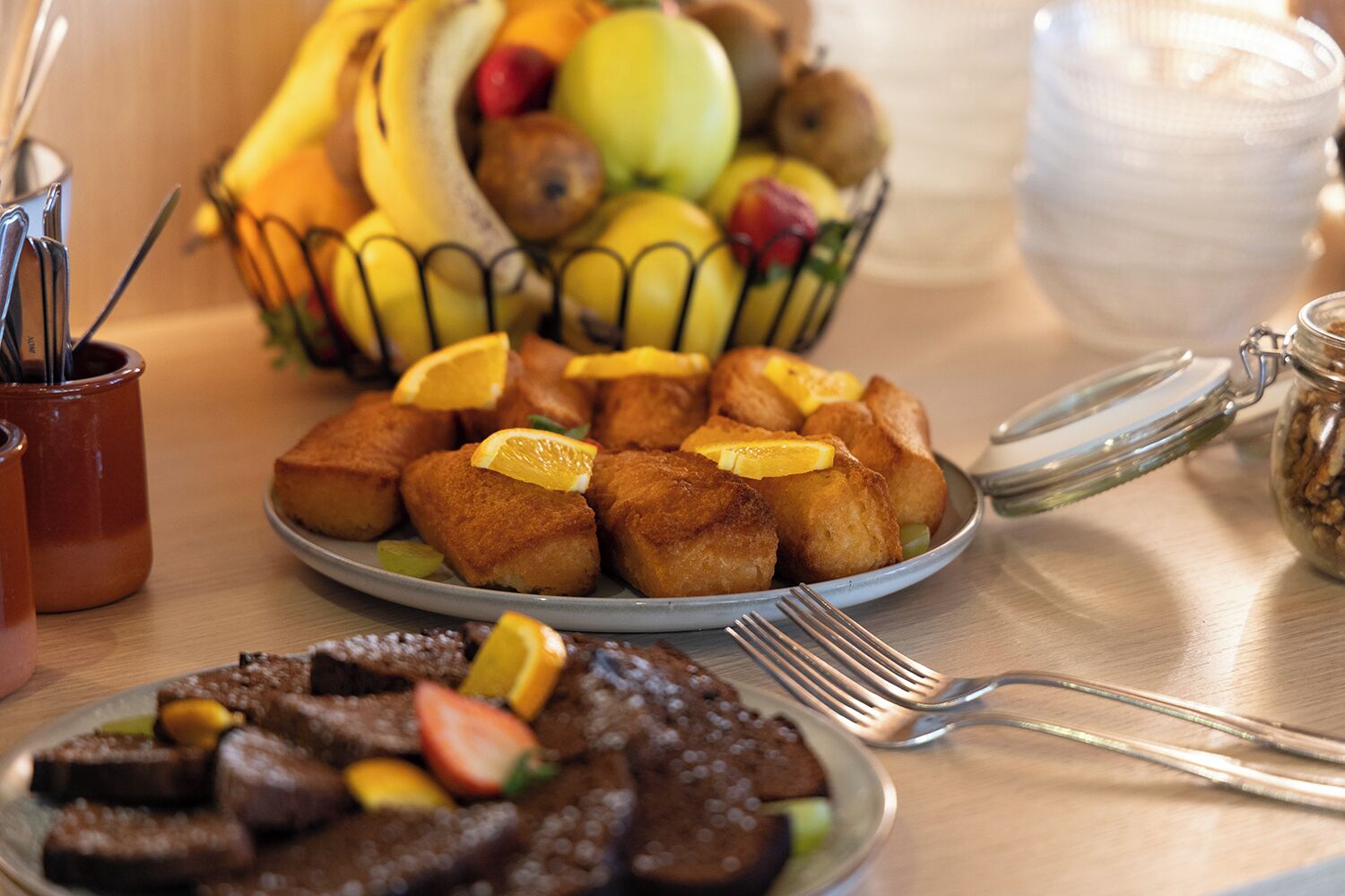 Bữa sáng buffet hàng ngày với phụ phí nhỏ 