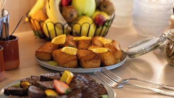 Bữa sáng buffet hàng ngày với phụ phí nhỏ