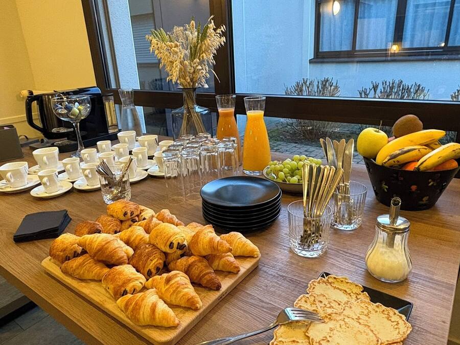 Daily buffet breakfast for a fee