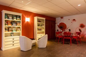 Lobby lounge - The Originals City, Le Patio, Cholet Nord (Beaupreau-en-Mauges)
