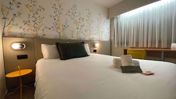 Comfort Double Room | Desk, blackout curtains, soundproofing, rollaway beds