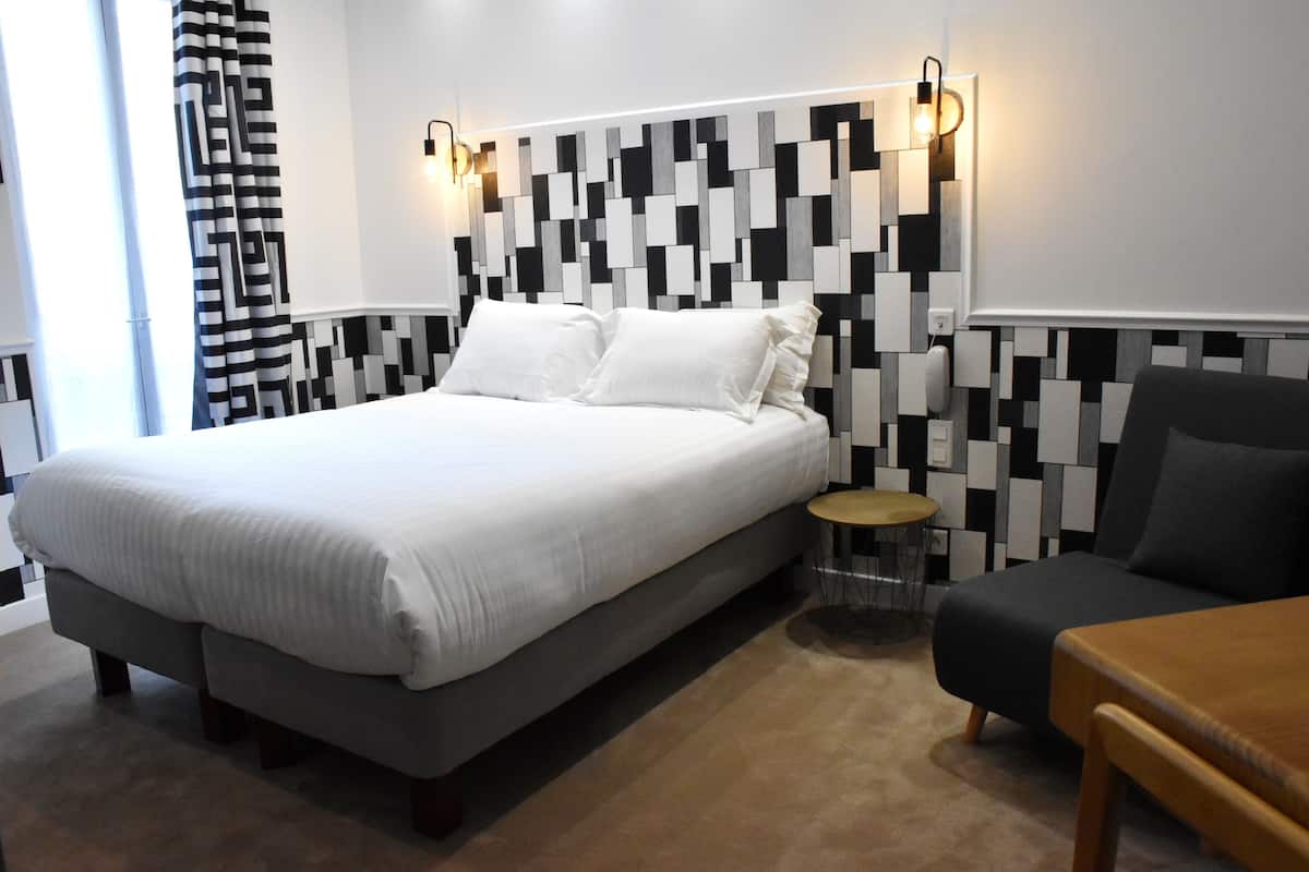 Superior Double Room | Peralatan tempat tidur premium, dihias secara berasingan