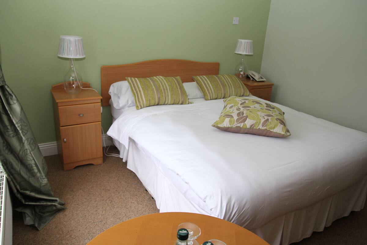 Desk, iron/ironing board, WiFi (free), bed sheets