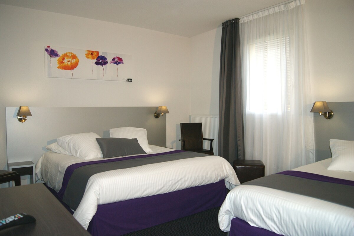 Desk, free WiFi, bed sheets