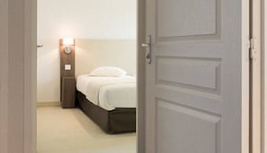 Habitació individual | Escriptori, wifi gratuïta i roba de llit 