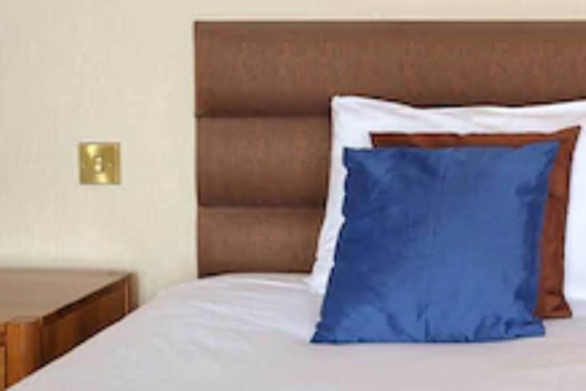 Seprai premium, meja kerja, setrika/meja setrika, dan Wi-Fi gratis