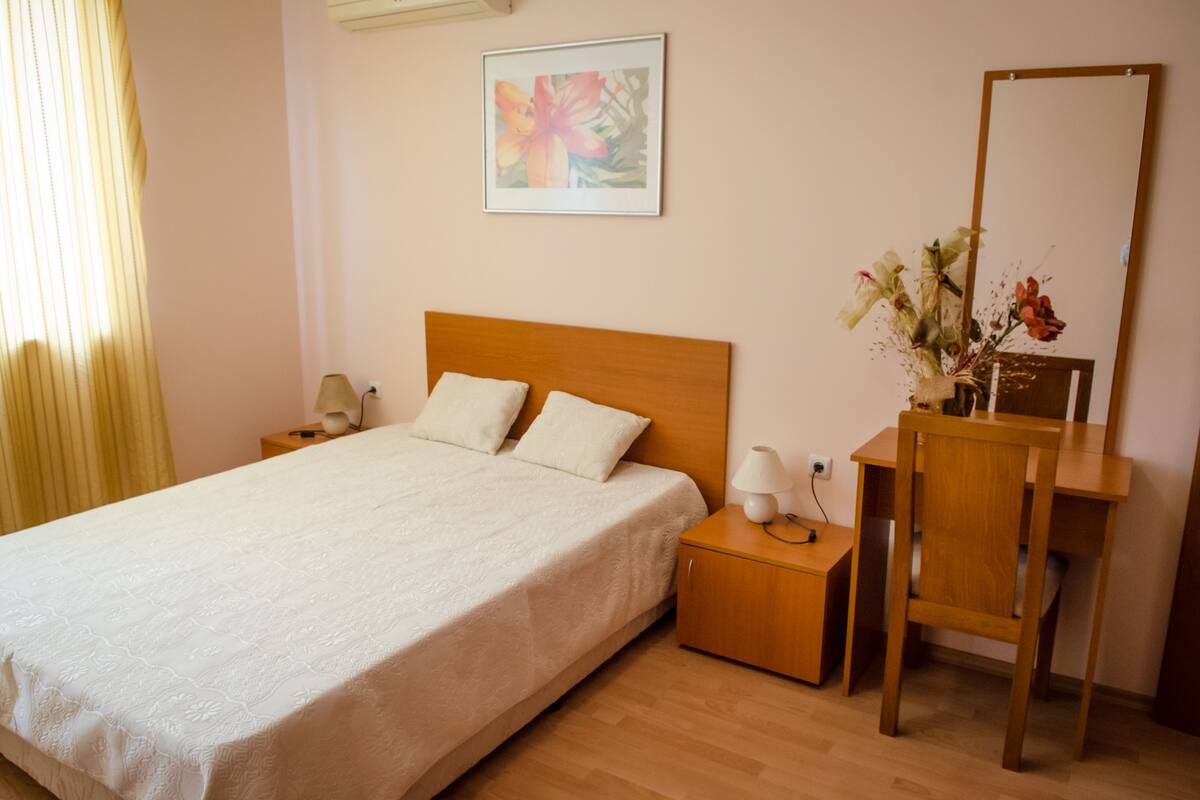 Apartment, 1 Bedroom | Blackout drapes, iron/ironing board, cribs (surcharge), WiFi (free)