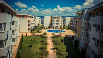 5 outdoor pools