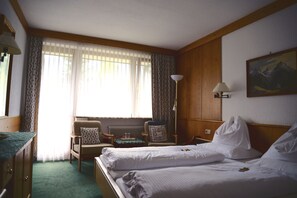 Kamar Double Standar, balkon, pemandangan gunung | Seprai premium dan didekorasi berbeda-beda