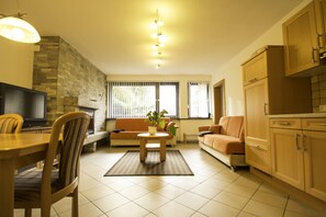 Apartment, Küche, Bergblick | Eigene Küche | Kühlschrank, Mikrowelle