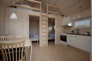 Comfort Cottage, 2 Bedrooms, Private Bathroom | Private kitchen | Fridge, microwave, coffee/tea maker, cookware/dishes/utensils