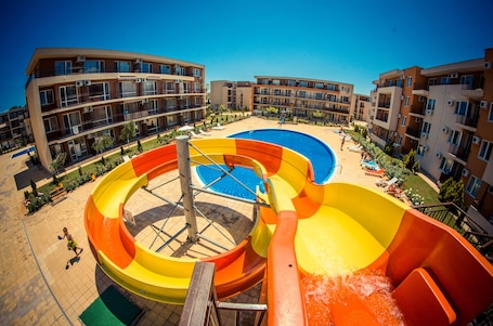 Tobogán acuático. Holiday Fort Golf Club