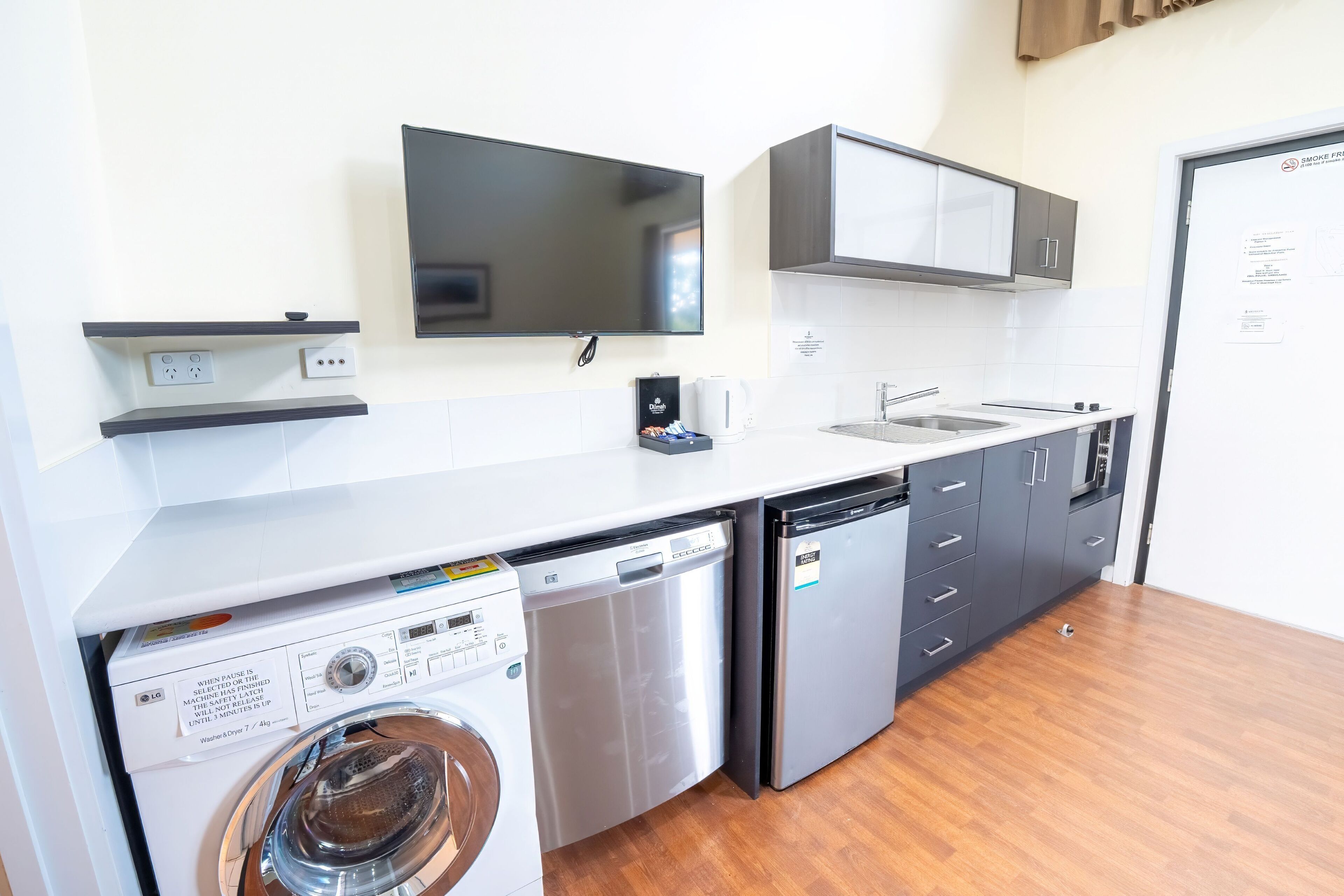 one bedroom apartment | private kitchen | microwave, coffee/tea maker, electric kettle, toaster