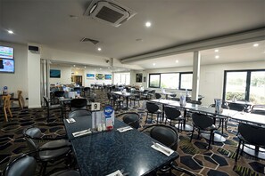 Dîner et souper servis sur place