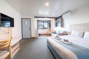 Superior King Spa Suite | 1 bedroom, individually decorated, individually furnished