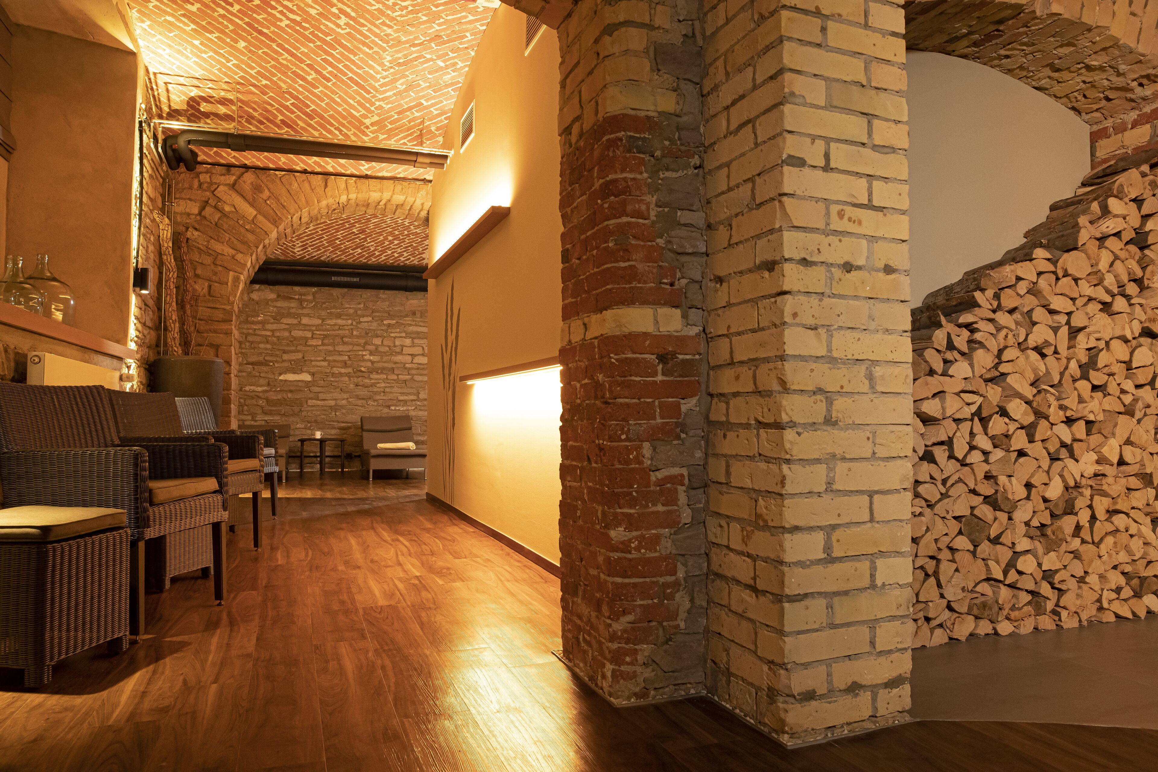 body treatments, aromatherapy, hot stone massages, body wraps