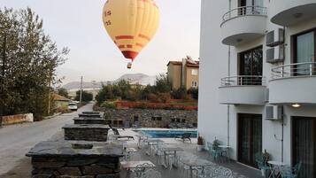 Quarto duplo standard | Cofres nos quartos, quartos à prova de som, Wi-Fi de cortesia