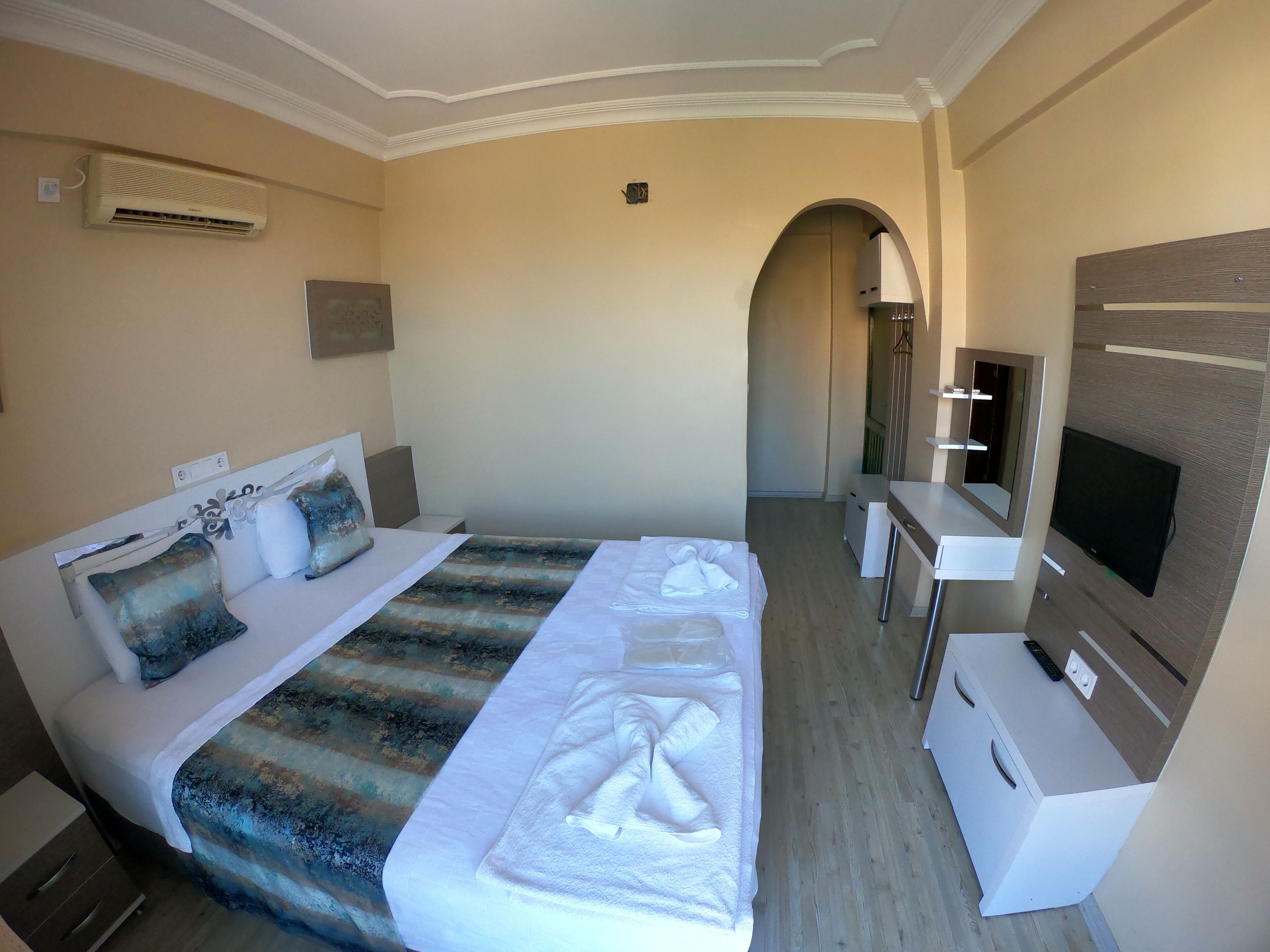 in-room safe, soundproofing, free wifi, bed sheets