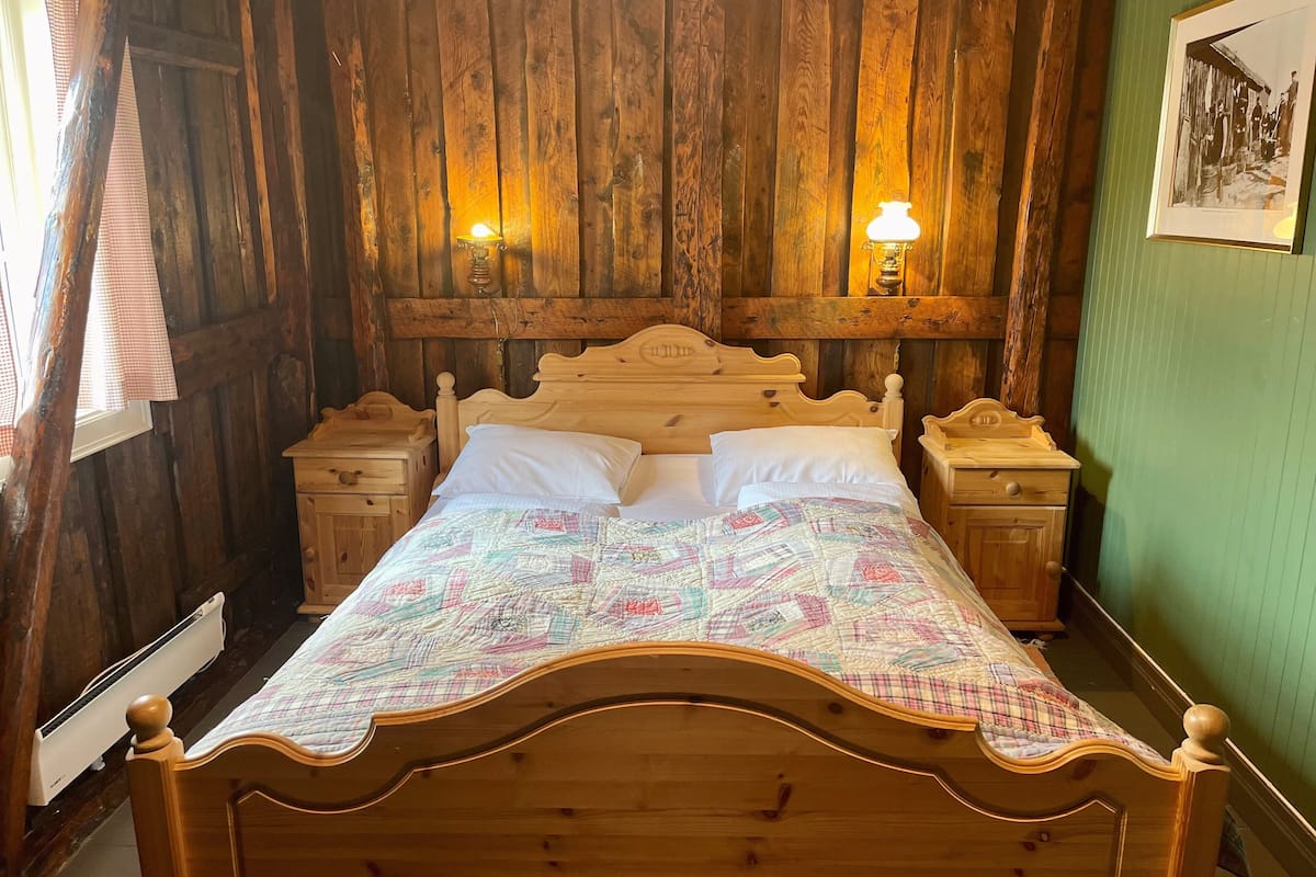 rorbu family suite 213 | blackout curtains, iron/ironing board, free wifi, bed sheets