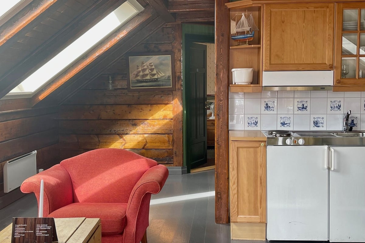 rorbu suite 216 | private kitchen | microwave, oven, stovetop, dishwasher