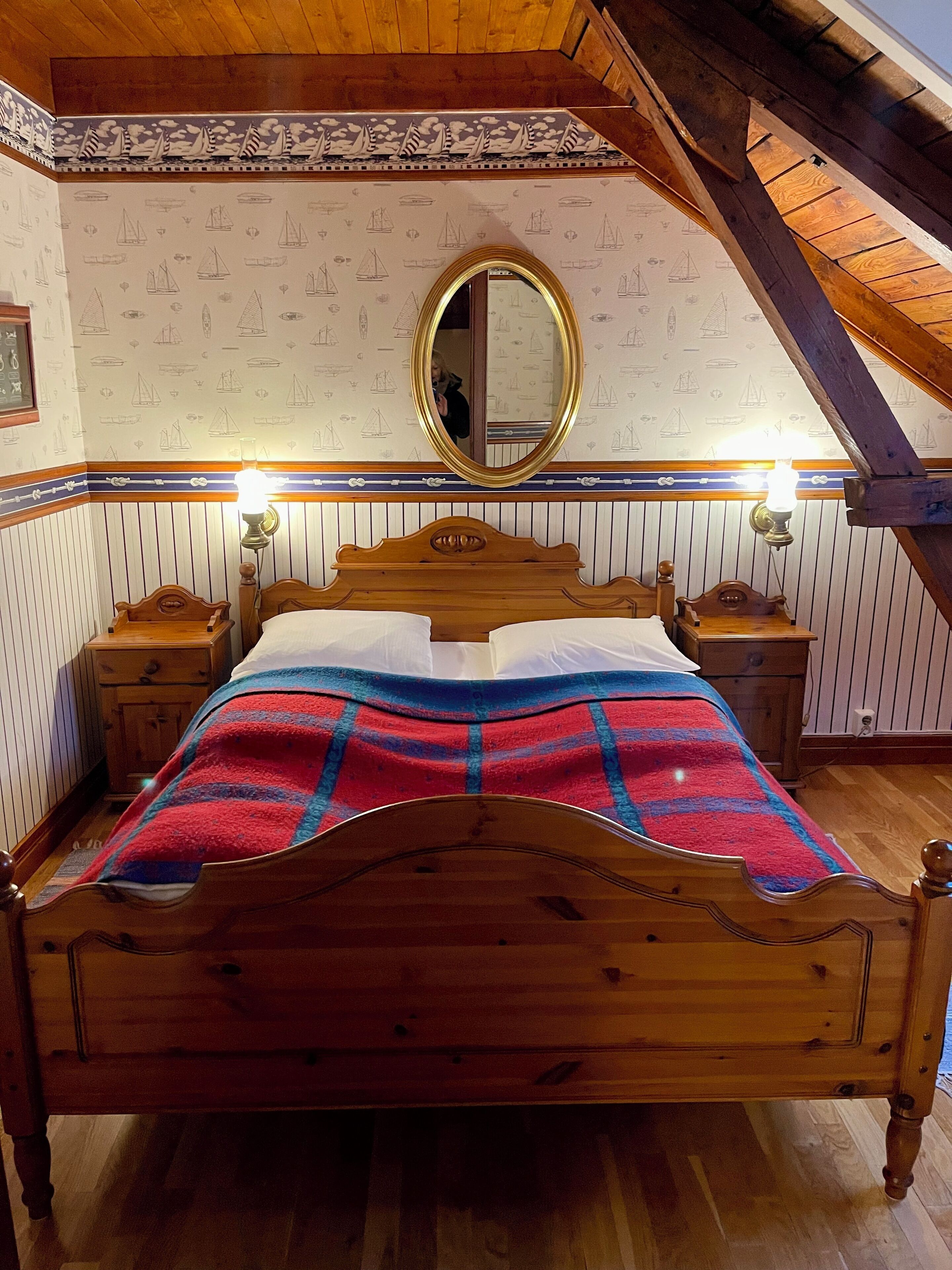 stor suite 210 | blackout curtains, iron/ironing board, free wifi, bed sheets