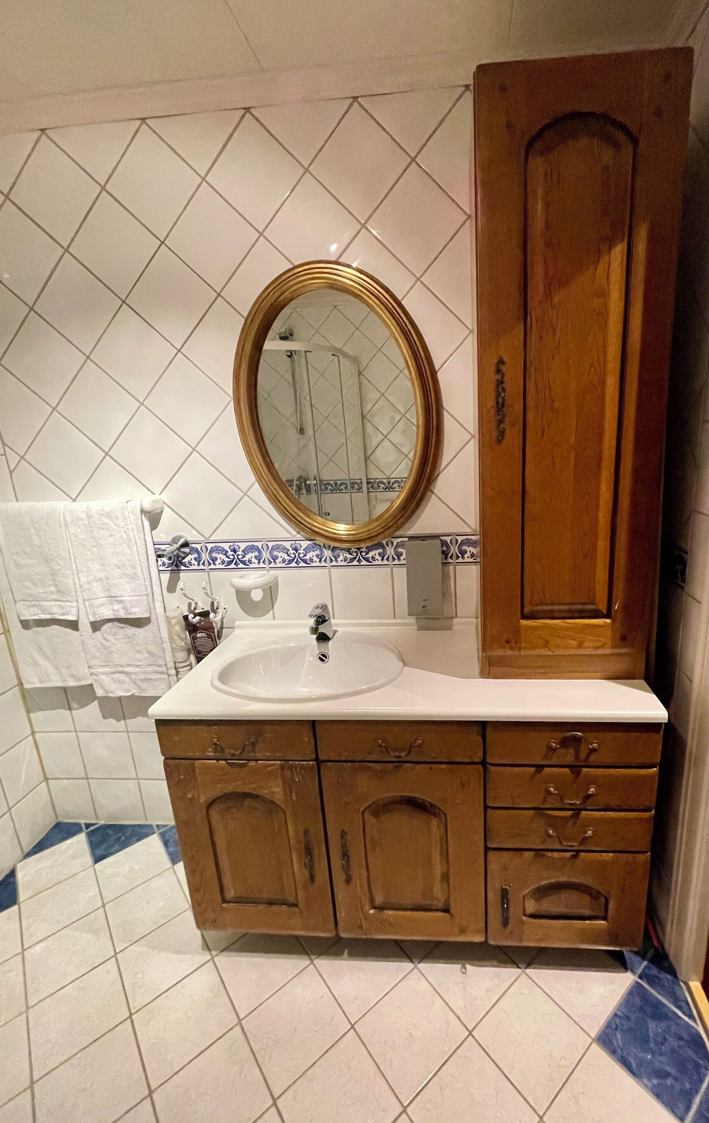 stor suite 210 | bathroom | shower, free toiletries, hair dryer, heated floors