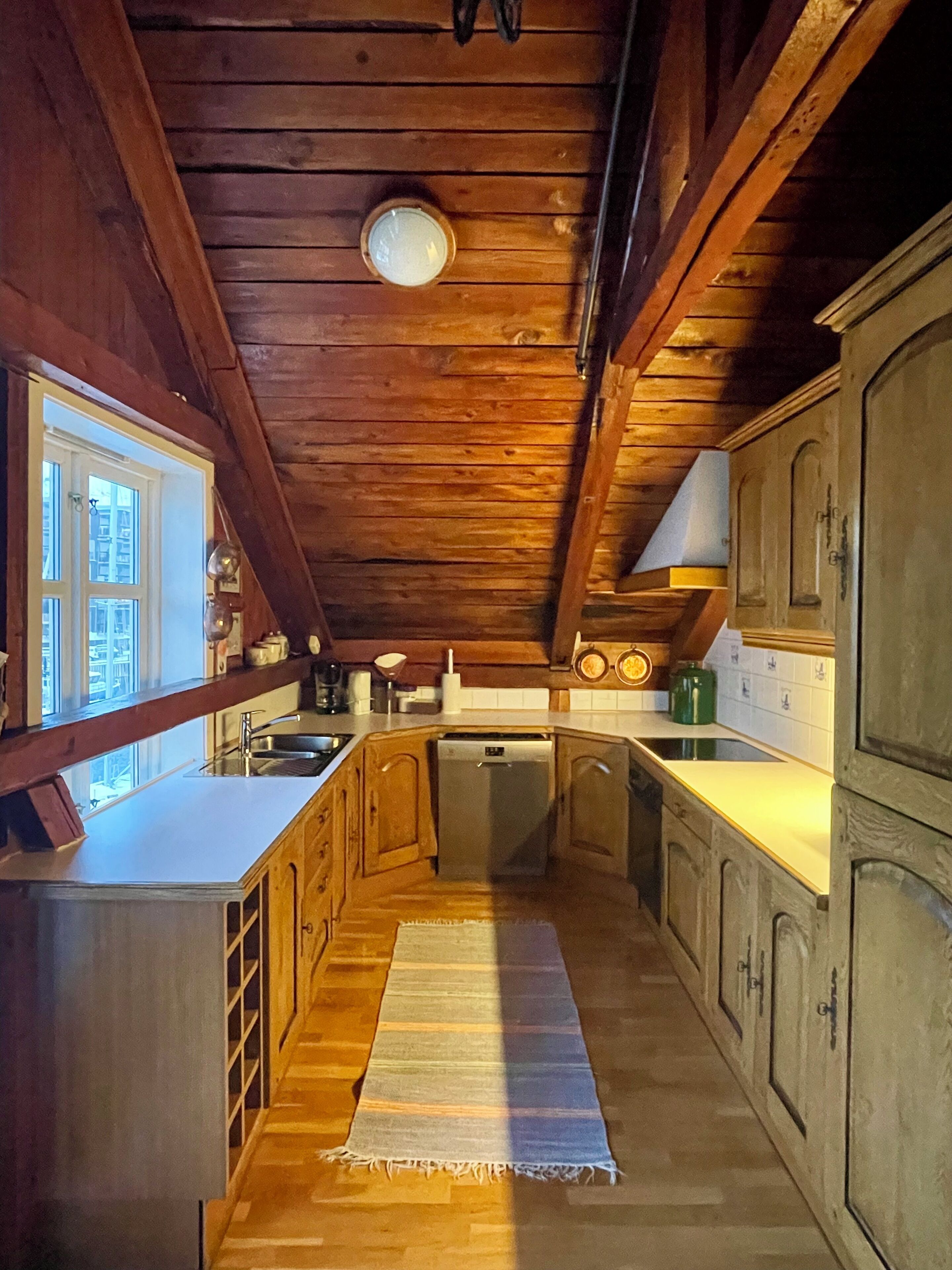 stor suite 210 | private kitchen | microwave, oven, stovetop, dishwasher