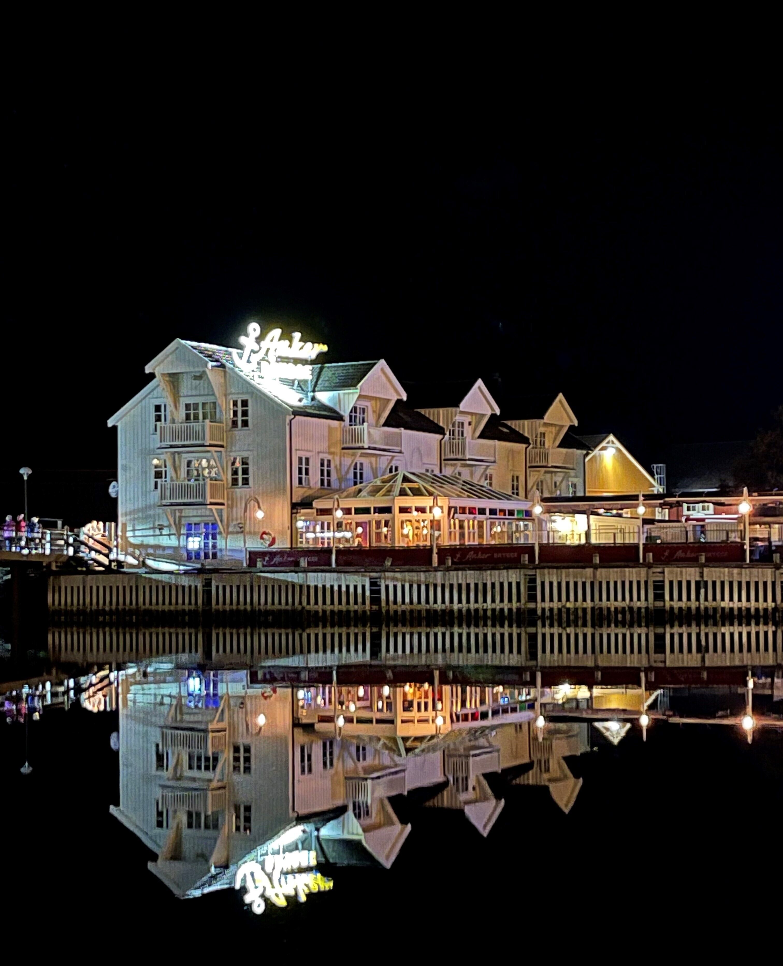 stor suite 211 | blackout curtains, iron/ironing board, free wifi, bed sheets