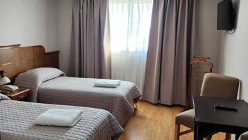Chambre Standard avec lits jumeaux | Coffres-forts dans les chambres, décoration personnalisée