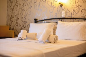 Triple Room (Partial Meteora View) - Toti Boutique Rooms (Kalabaka)
