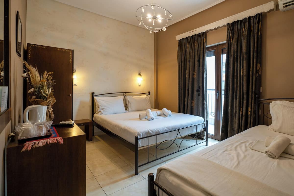 Chambre Triple (Partial Meteora View) | Décoration personnalisée, ameublement personnalisé