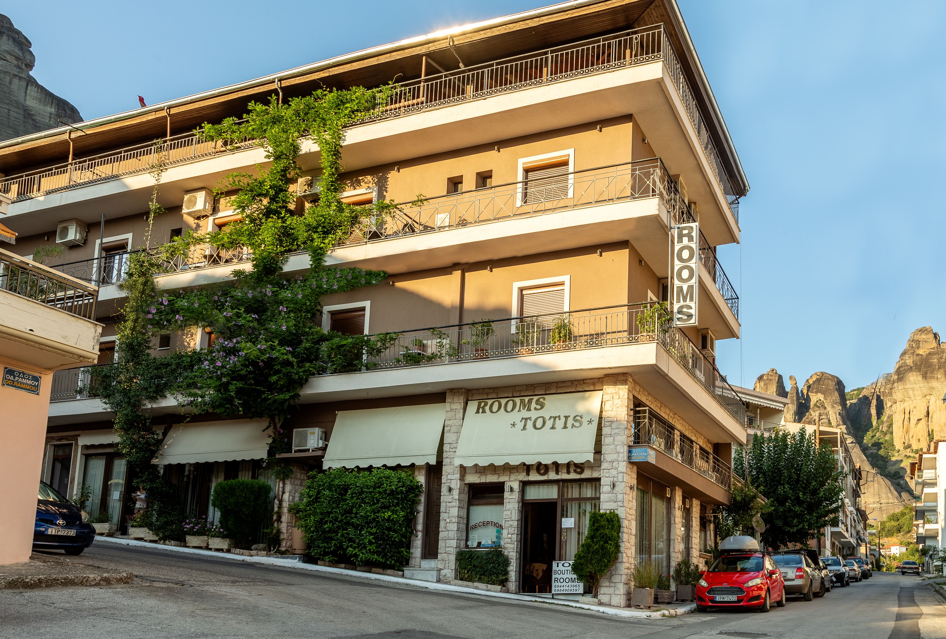 Vista frontal de la propiedad