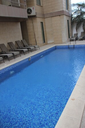 Outdoor pool - Times Square Suite Hotel (Hawally)