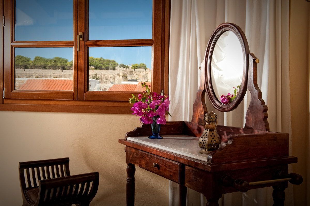 standard suite, 1 double or 2 single beds | premium bedding, down duvets, select comfort beds, minibar