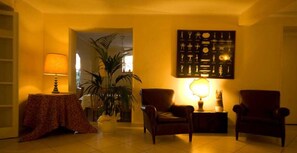 Lobby sitting area - Ausonia (Follonica)