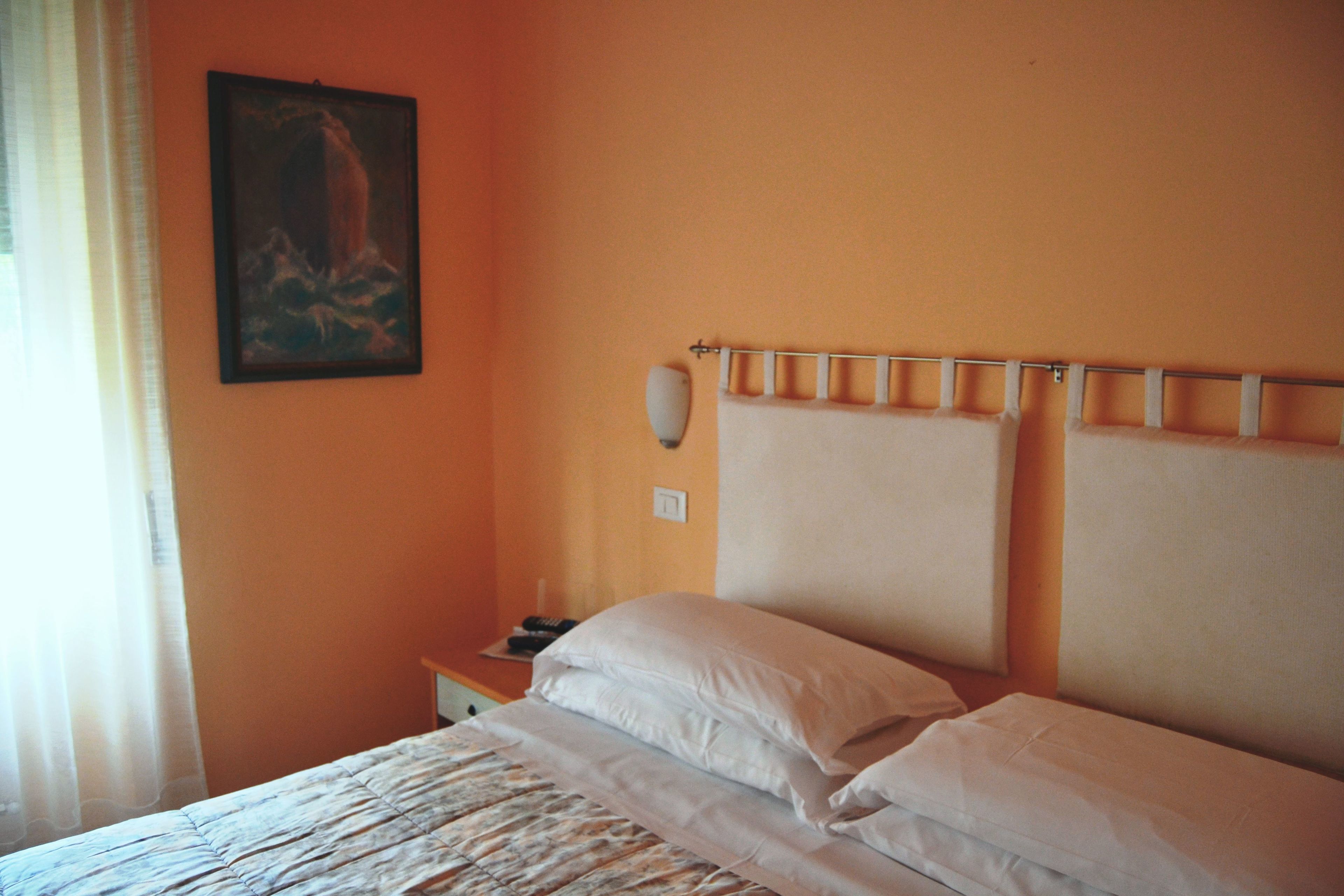 Minibar, Zimmersafe, Schreibtisch, Babybetten