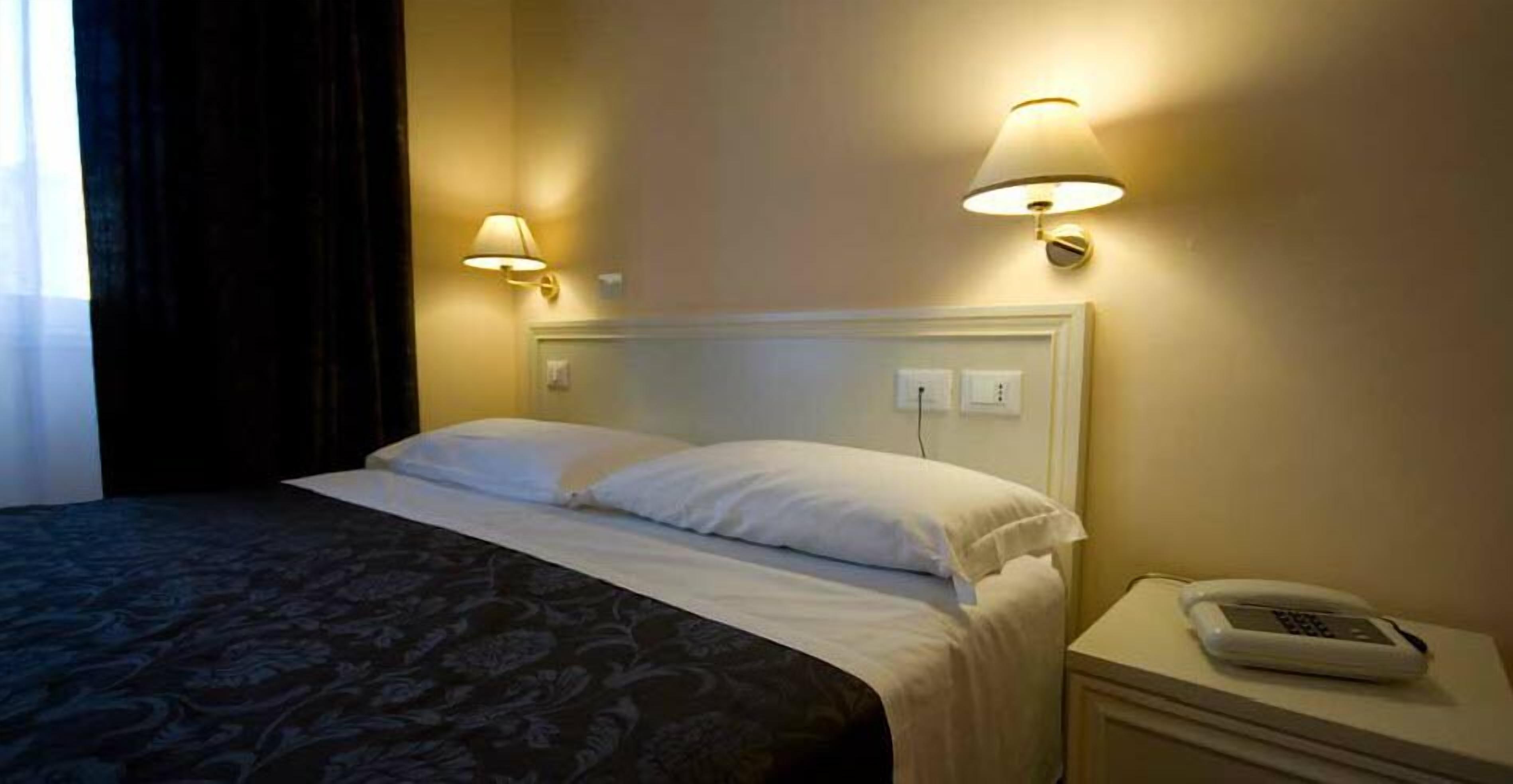 ห้องสแตนดาร์ดดับเบิล | มินิบาร์, ตู้นิรภัยในห้องพัก, โต๊ะทำงาน, เปล/เตียงเด็กอ่อน