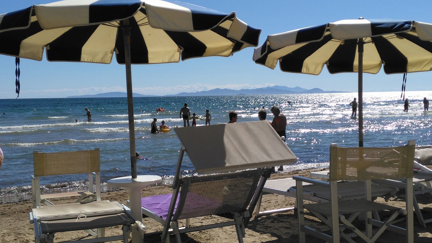 Private beach nearby, sun-loungers, beach umbrellas, beach towels