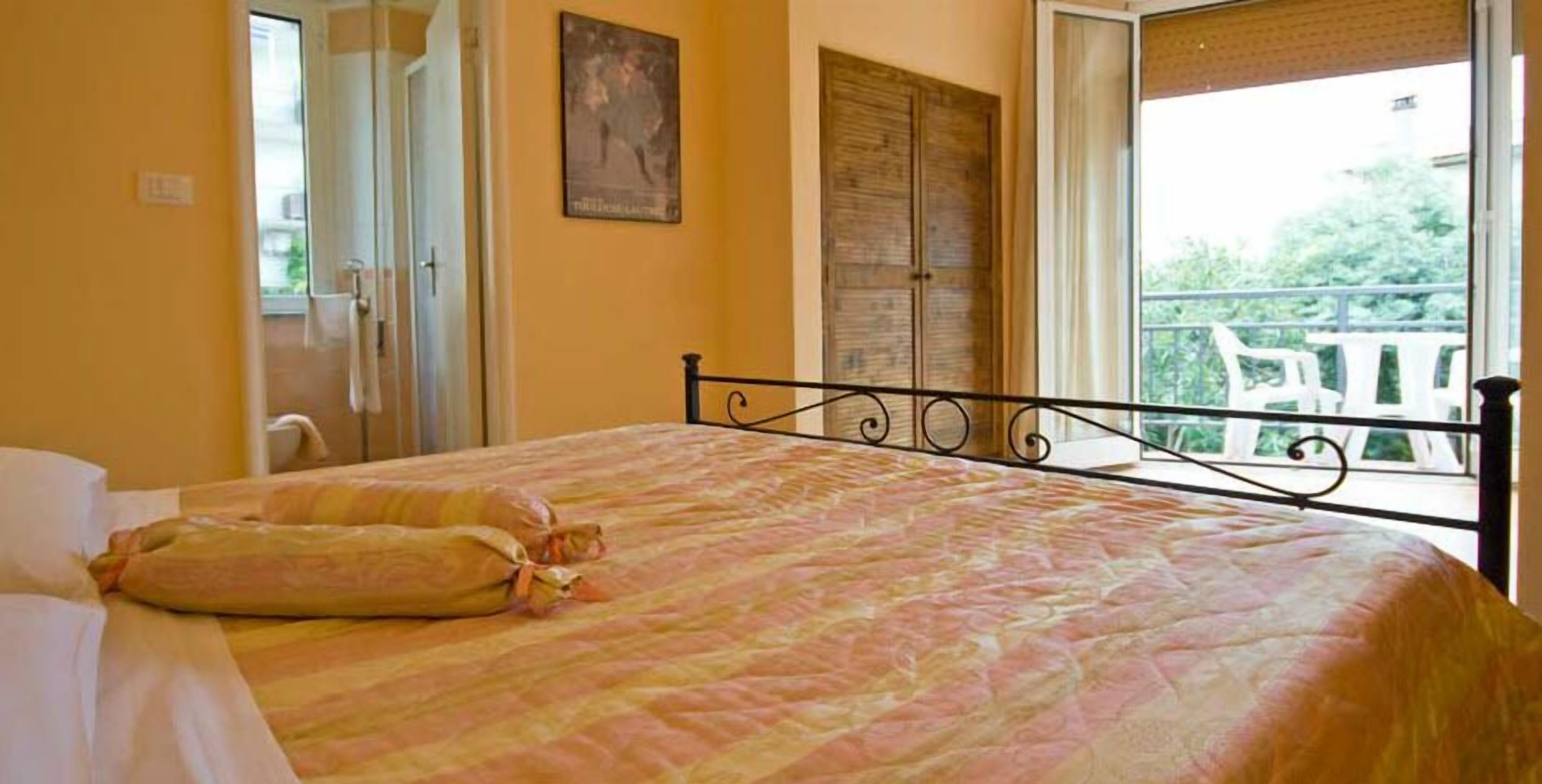 ห้องคอมฟอร์ทดับเบิล, ระเบียง, วิวสวน | มินิบาร์, ตู้นิรภัยในห้องพัก, โต๊ะทำงาน, เปล/เตียงเด็กอ่อน